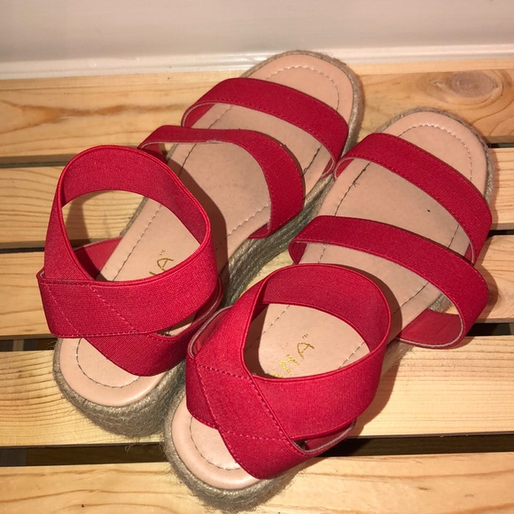 RED ESPADRILLES - Picture 3 of 3